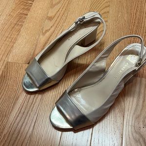 Ann Klein cream leather heels with metallic gold
